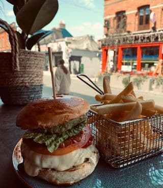 Lowza Dun Laoghaire - Halal restaurant