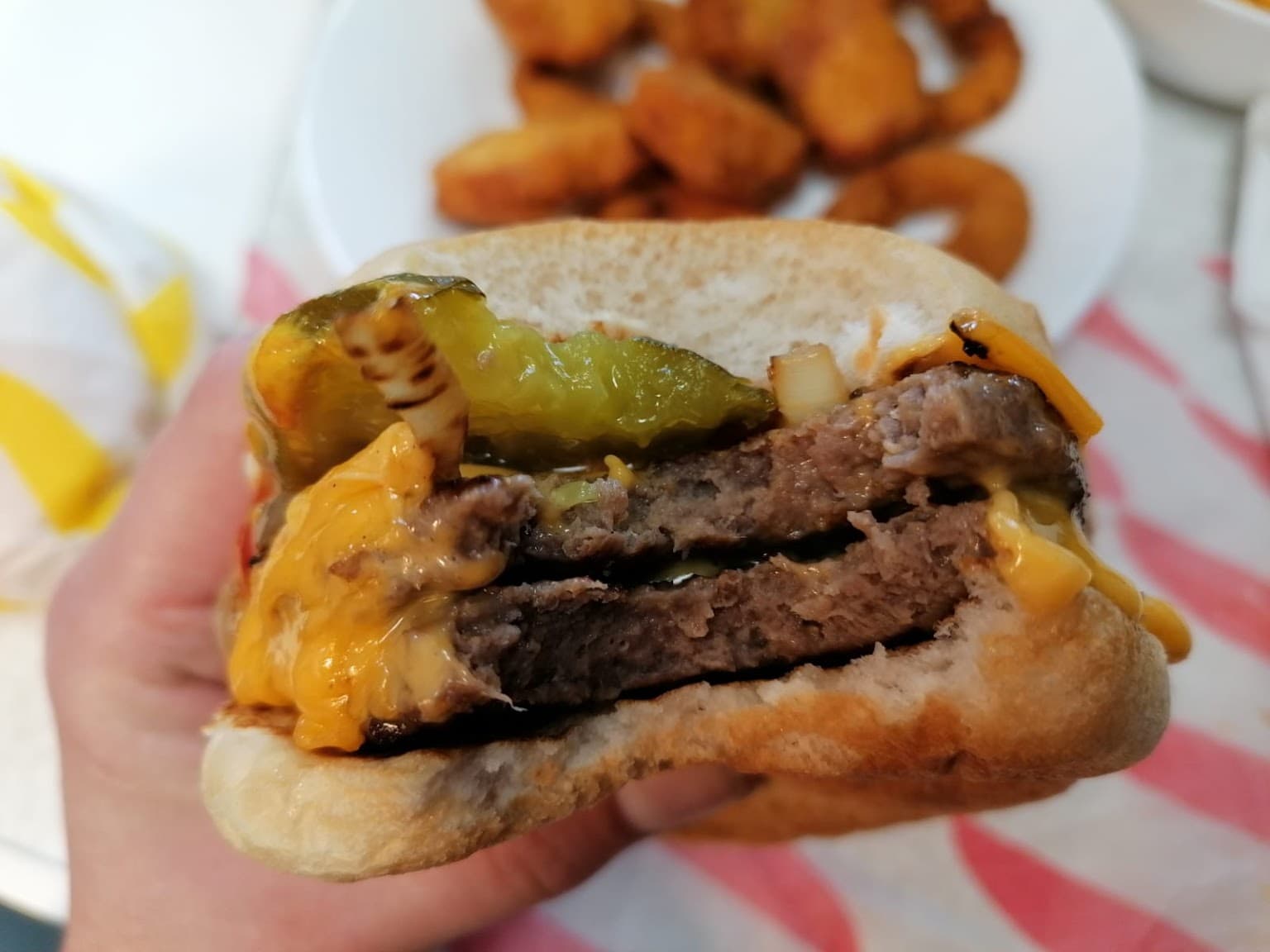 Kwik Burger Kingsbury - Halal restaurant