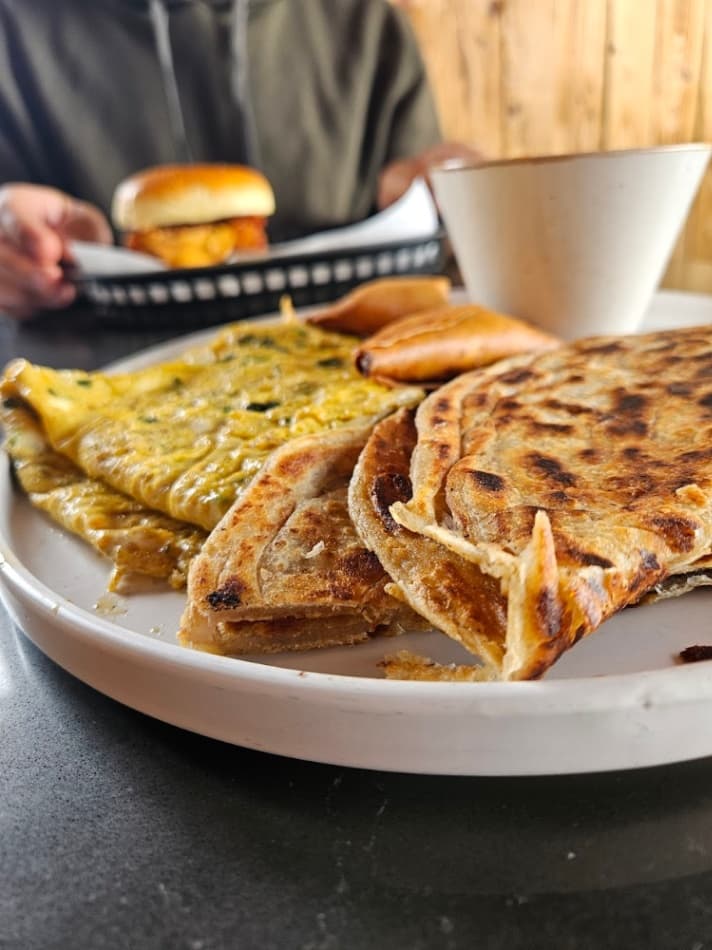 Bee's - Halal restaurant