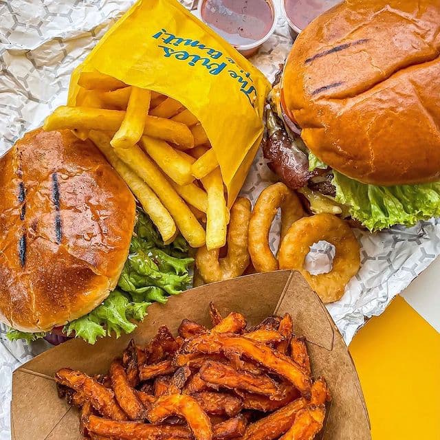 Amigos Burgers & Shakes Stratford photo 3