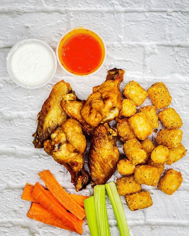 Atomic Wings Harlem photo 3