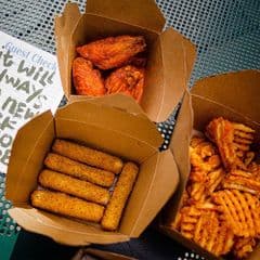 Atomic Wings Harlem photo 4