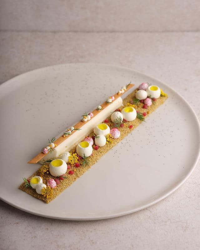 La Dame de Pic Tower Hill photo 3