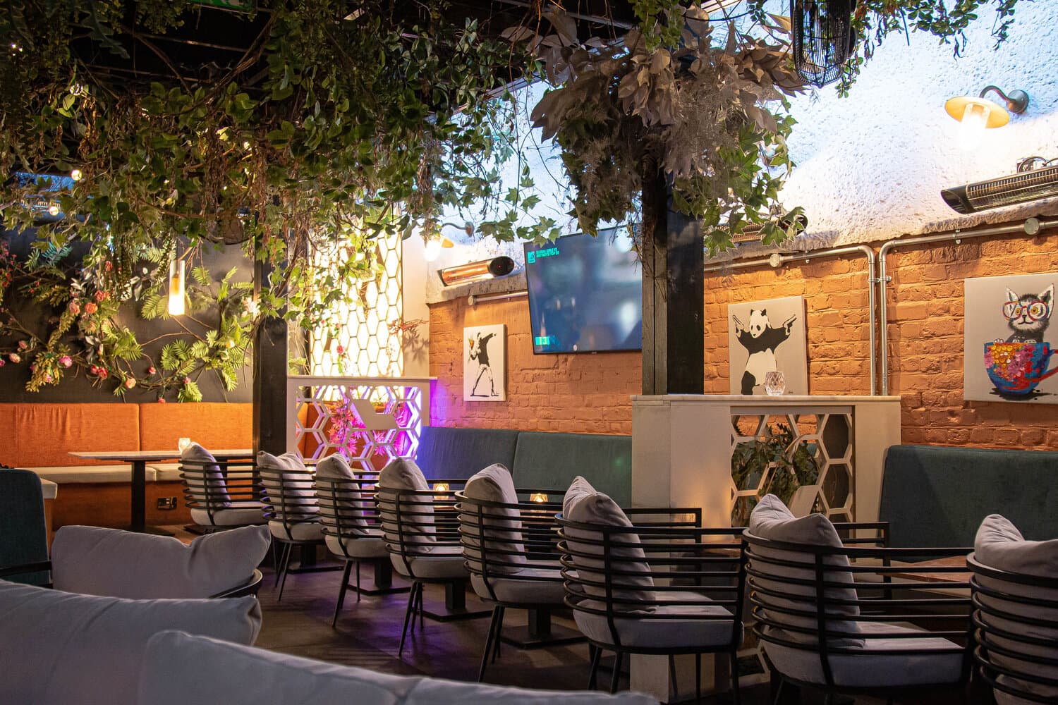 The Hart Lounge photo 2